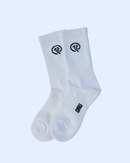 White ORU crew socks with ribbed cuff and logo, made of cotton blend for comfort and style